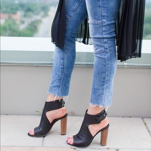 ❤️❤️SOLD❤️❤️ Vince • Addie heel bootie